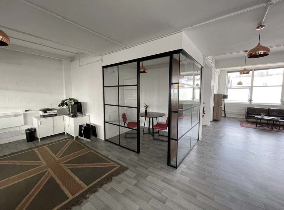 Sustainable partitions | Modern framed glass partition